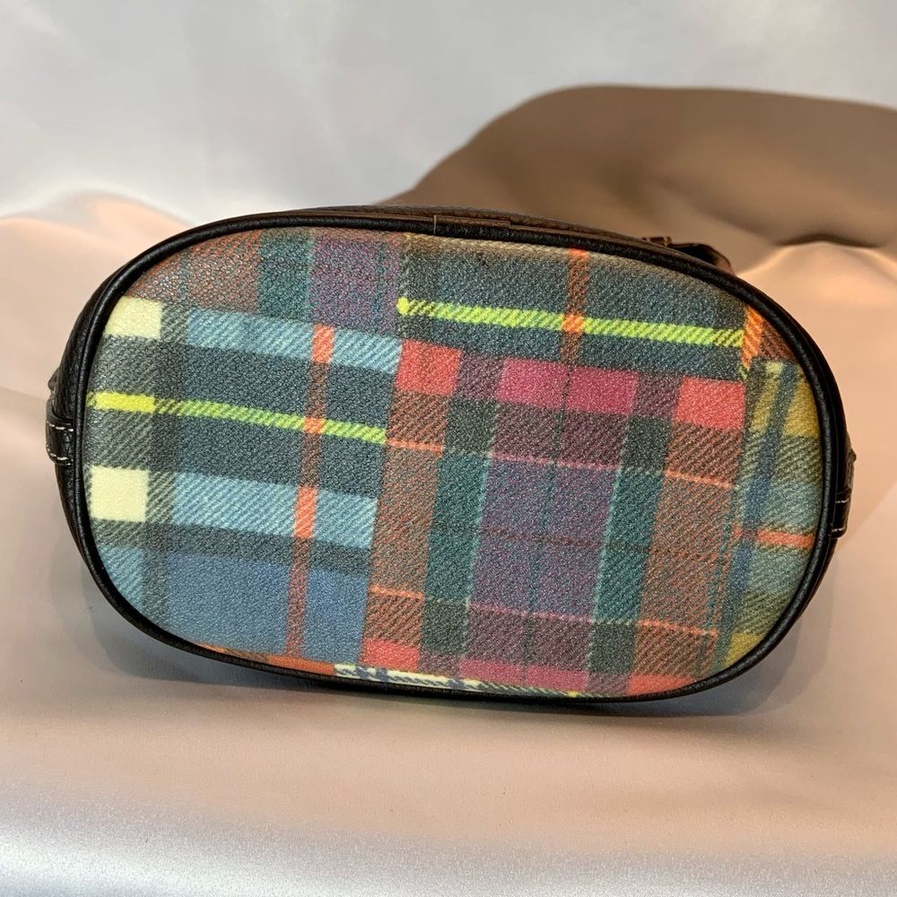 Adorable Dooney & Bourke Coated Canvas Plaid Bag - Picture 4 of 8